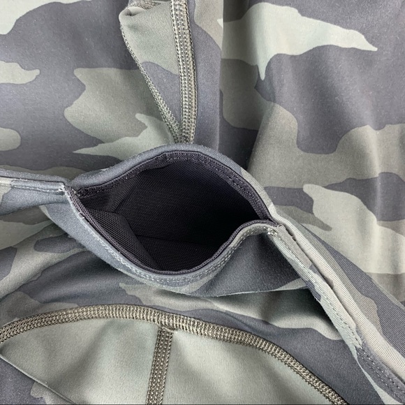 Athleta Ultimate Stash Pocket 7/8 Tight SP - Picture 5 of 9